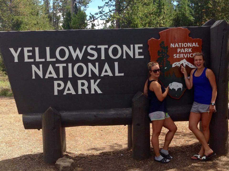 Cedule Yellowstonského národního parku a my