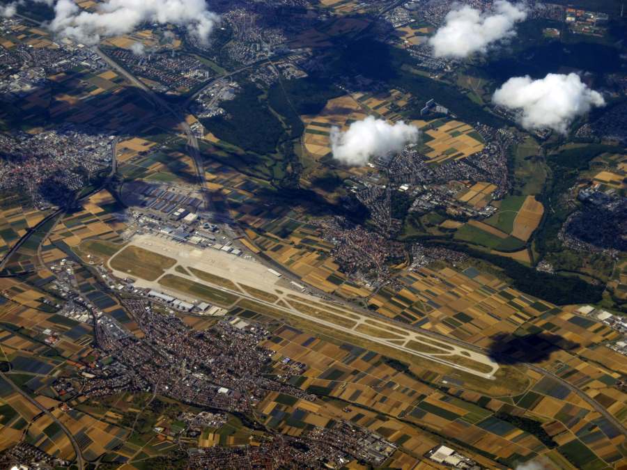 Letiště Stuttgart při letu nad Německem