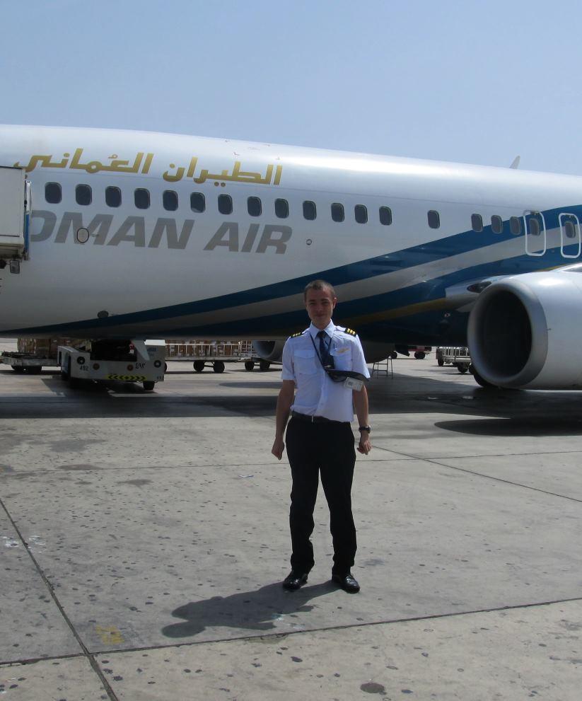 Před letadlem Oman Air