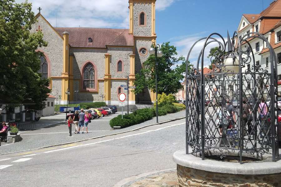 Na náměstí pod zámkem je celá řada výborných restaurací