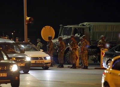 Část turecké armády se snaží převzít moc v zemi