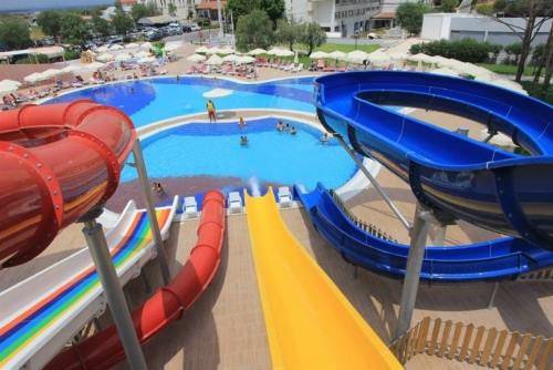 Salamis hotel na Kypru s tobogánem