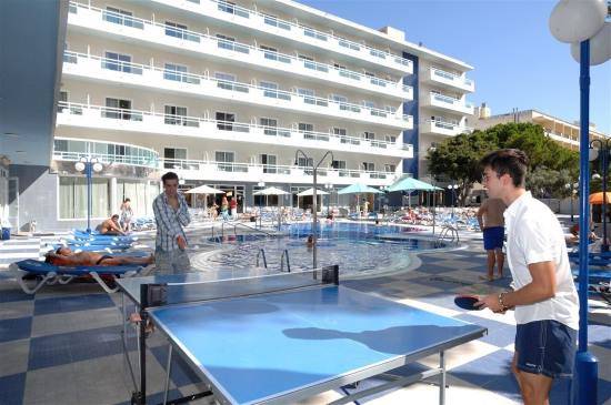 Španělsko ping pong a areál hotelu