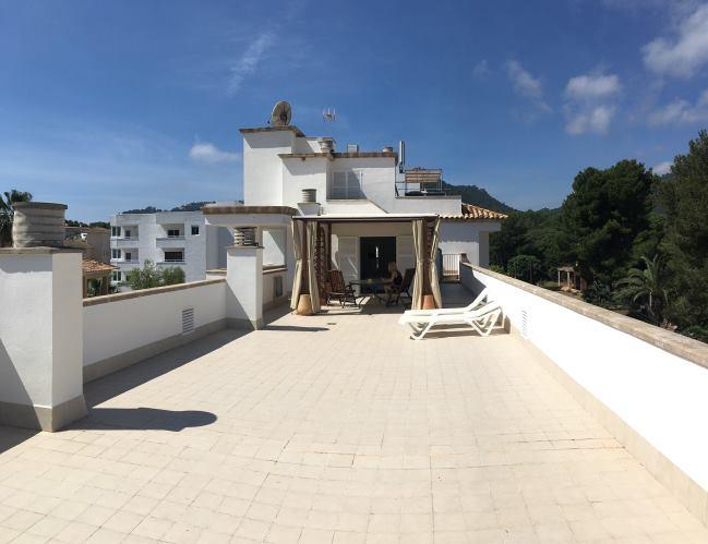 Terasa před naším pokojem byla celá jen naše