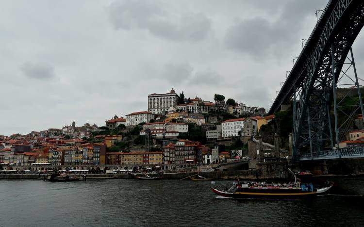 Porto v Portugalsku pohled od řeky